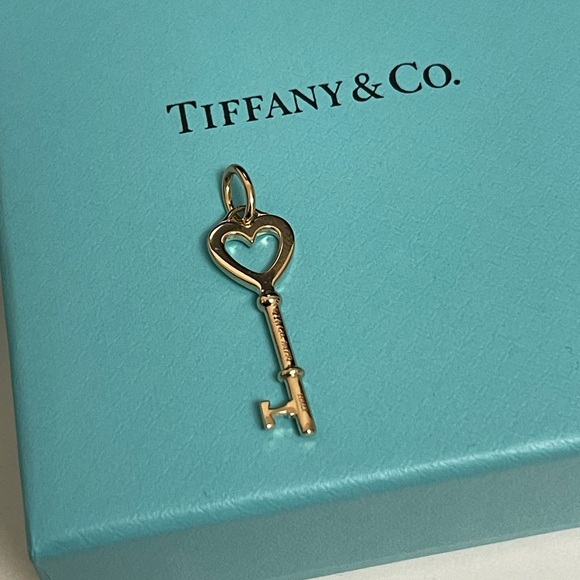 Tiffany and Co Rose Gold Mini Heart Key Pendant Charm 2.4g 1 inch long - Picture 2 of 4
